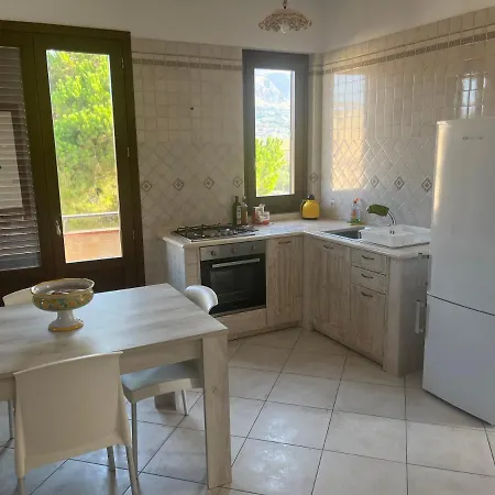 Casa Vacanze U Puzzu Apartment *